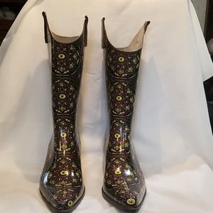 EUC Nomad Yippy Rain Boots Dark Brown Floral Sz. 9